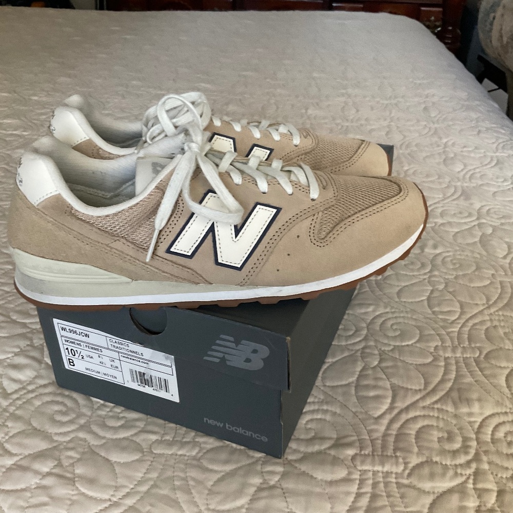 New Balance 996 Women Sneakers